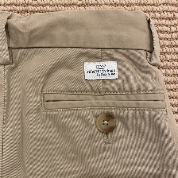 Vineyard Vines size 4T khaki shorts - Picture 4 of 4